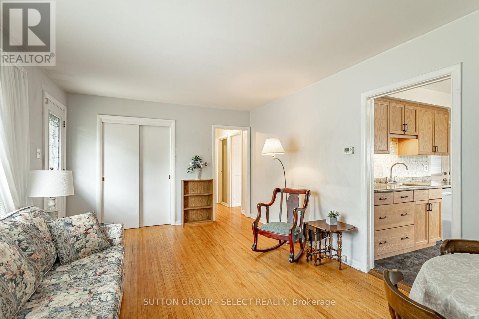 256 TWEEDSMUIR AVENUE - 4