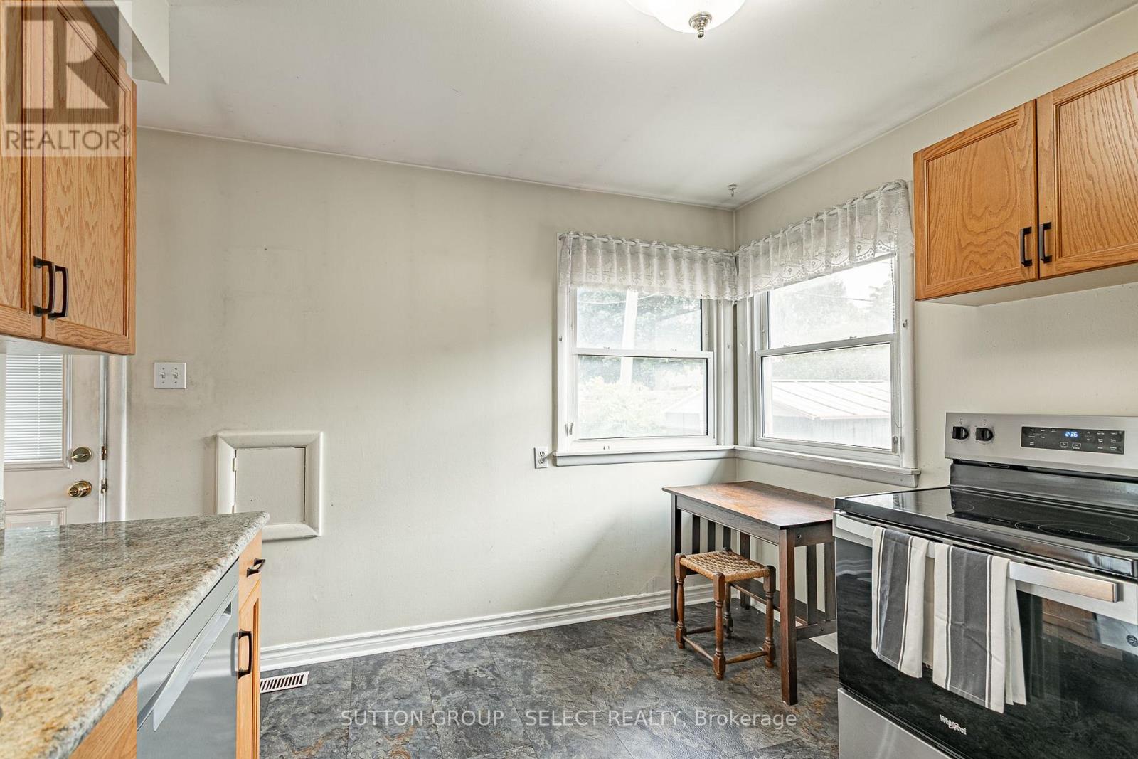 256 TWEEDSMUIR AVENUE - 6