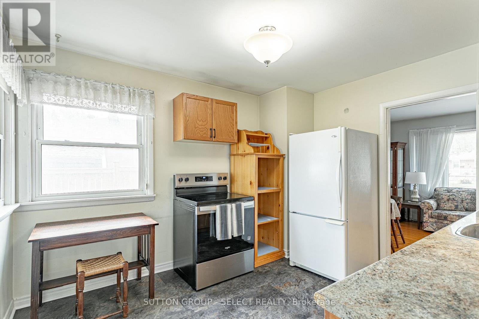 256 TWEEDSMUIR AVENUE - 8