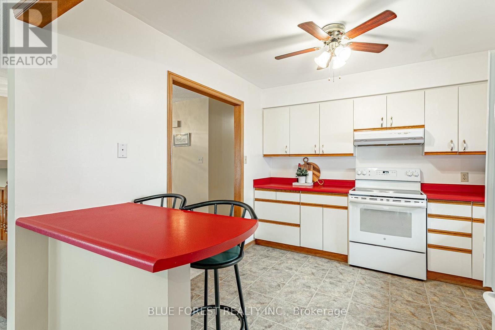 385 WELLINGTON STREET - 10