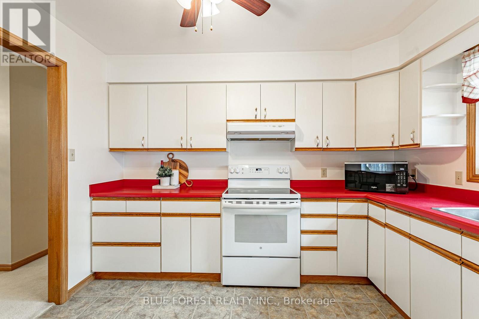 385 WELLINGTON STREET - 11