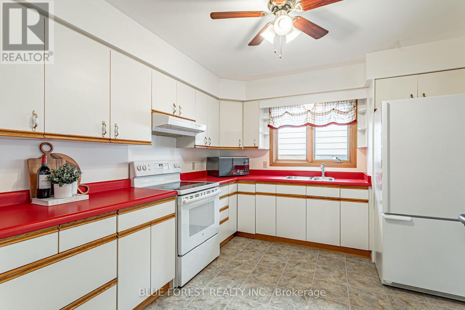 385 WELLINGTON STREET - 12