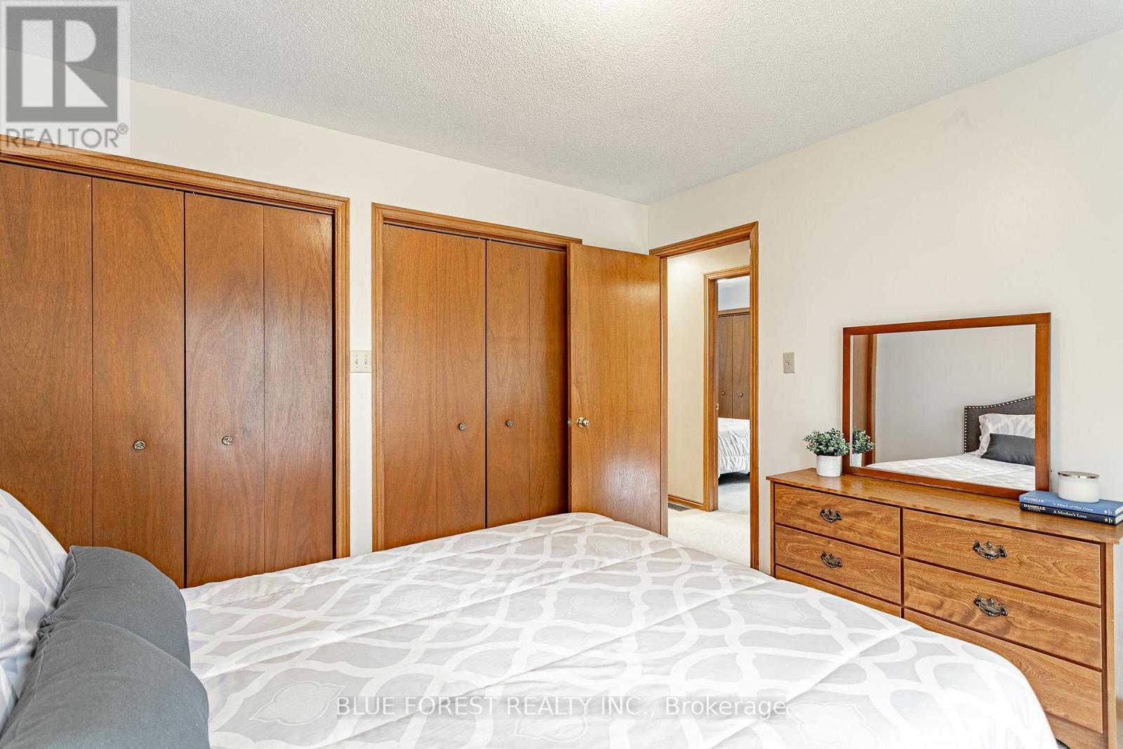 385 WELLINGTON STREET - 16