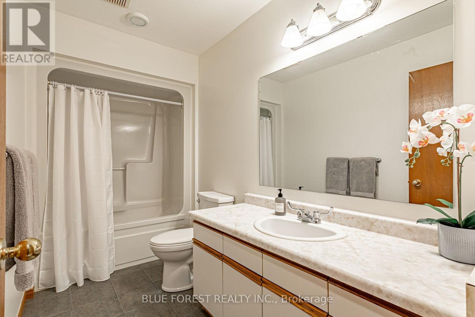 385 WELLINGTON STREET - 17