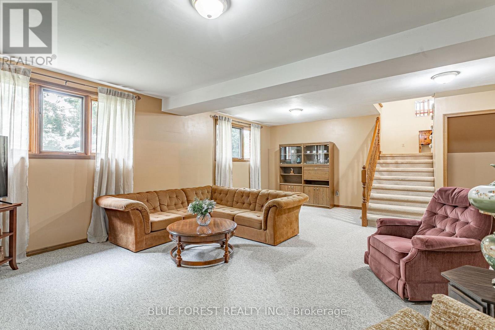 385 WELLINGTON STREET - 21