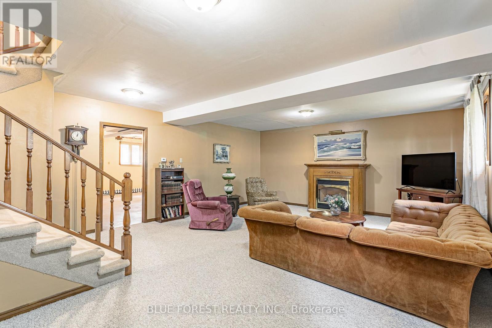385 WELLINGTON STREET - 23