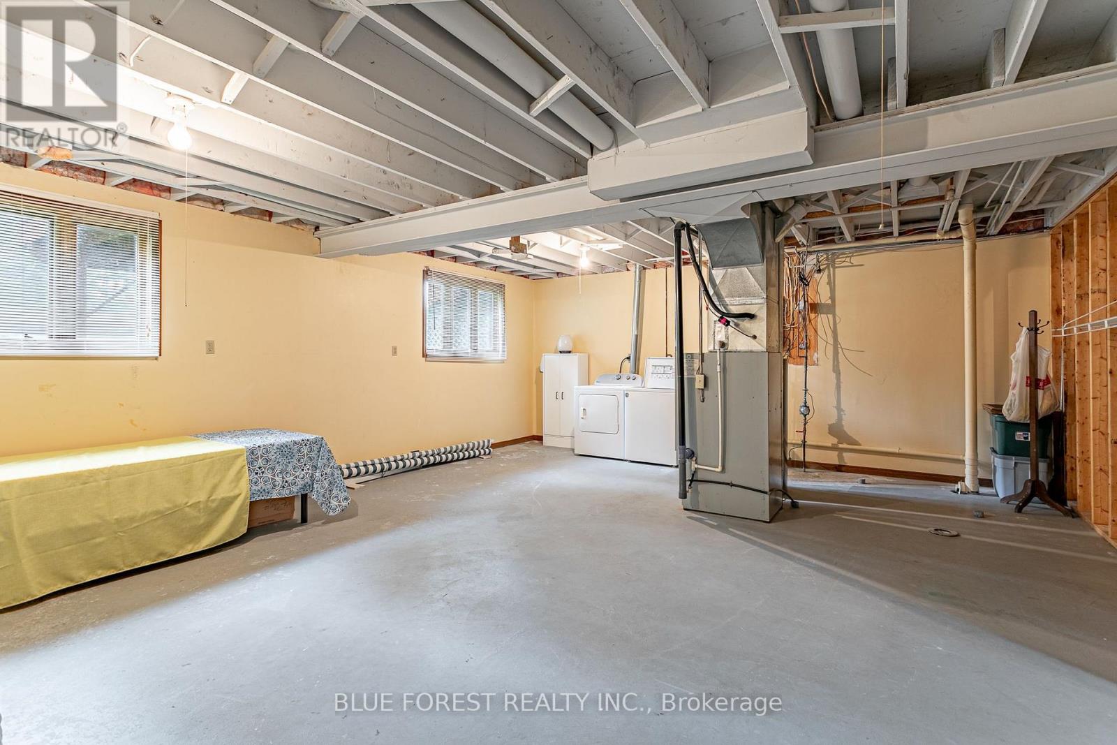 385 WELLINGTON STREET - 24