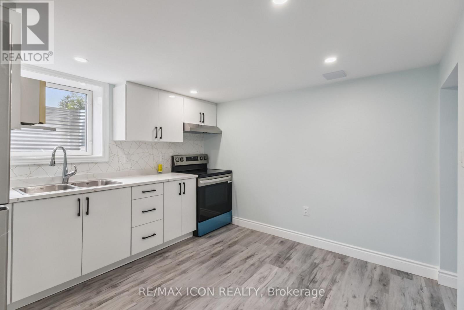 145 GLADSTONE AVENUE - 18