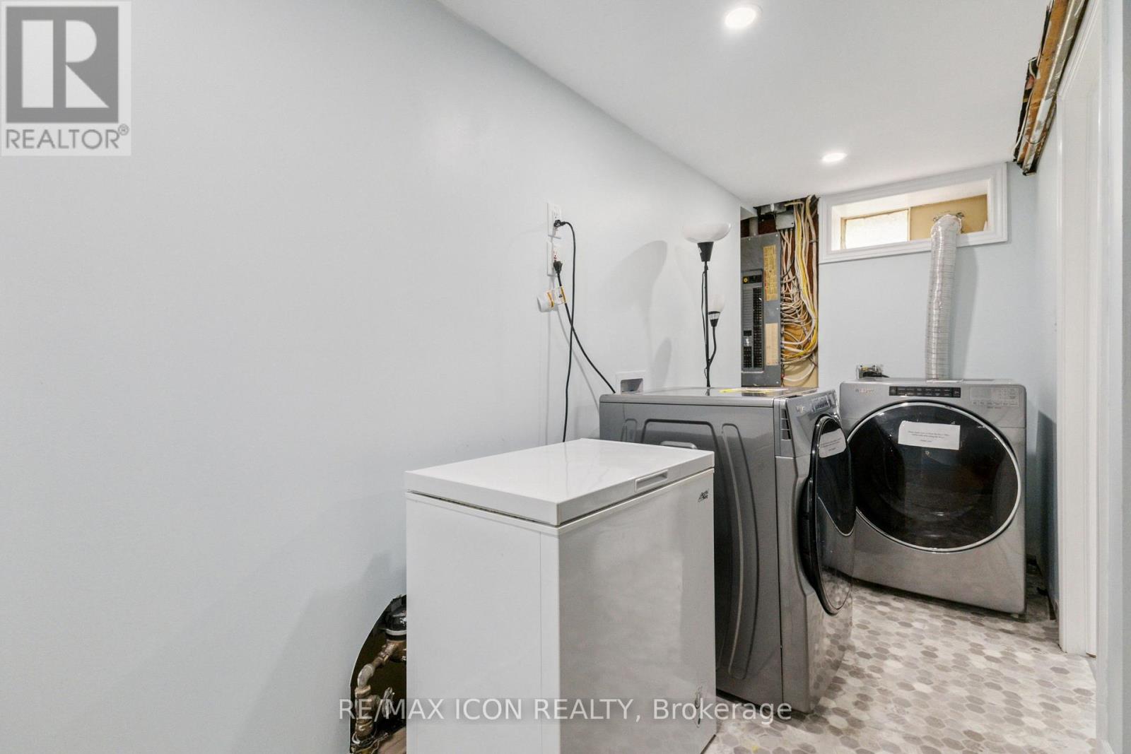 145 GLADSTONE AVENUE - 24