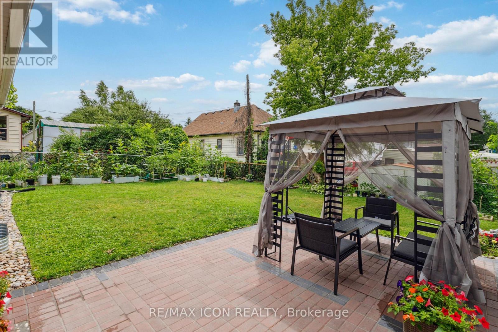 145 GLADSTONE AVENUE - 26