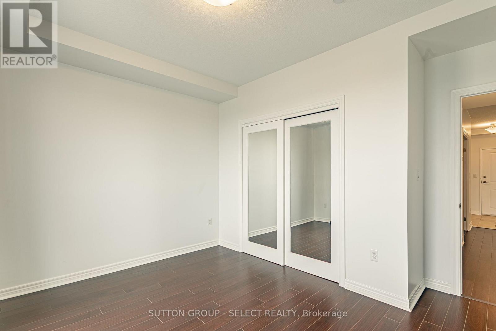 #704 330 RIDOUT STREET N - 14