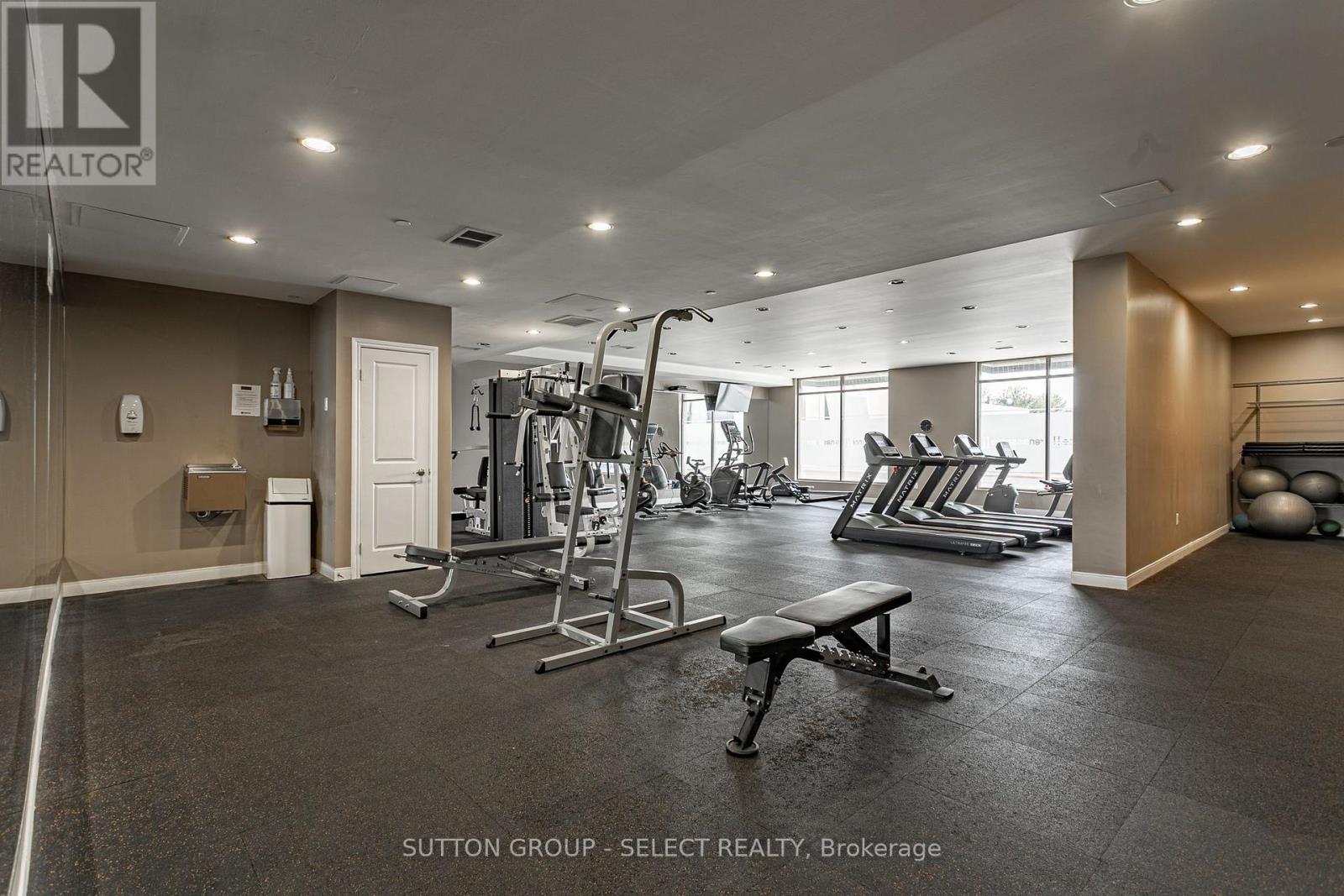 #704 330 RIDOUT STREET N - 23