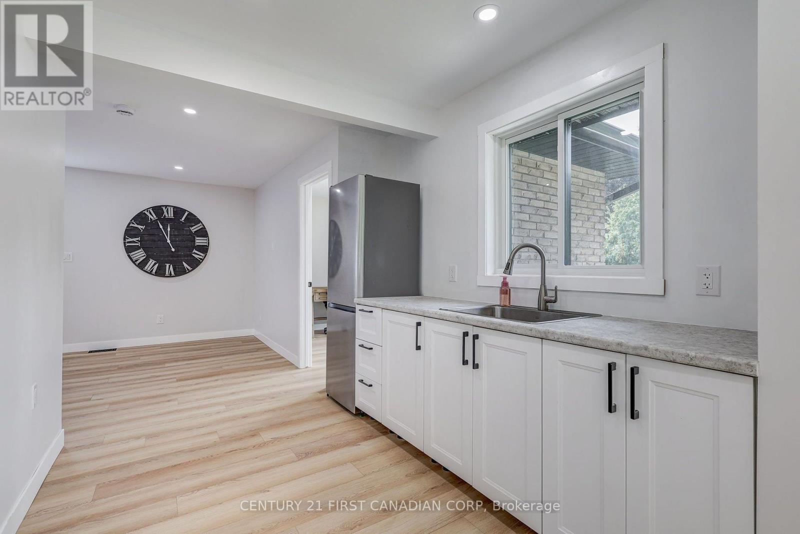 123 HILLSMOUNT CRESCENT - Image 21