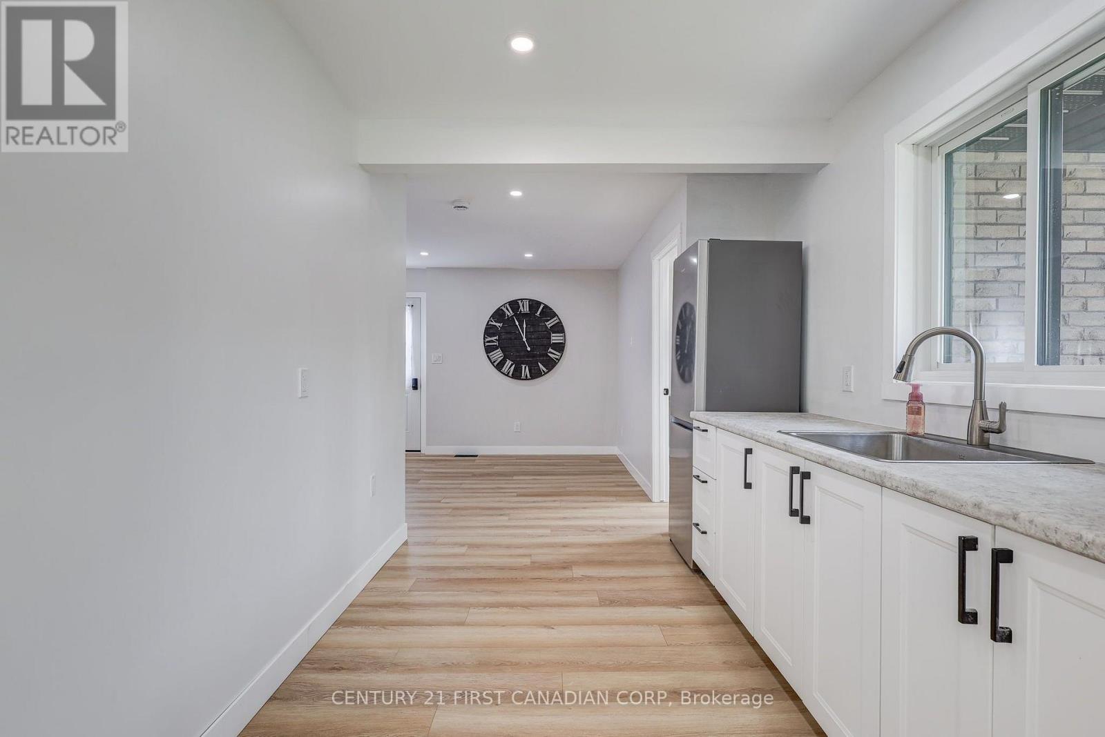 123 HILLSMOUNT CRESCENT - Image 22