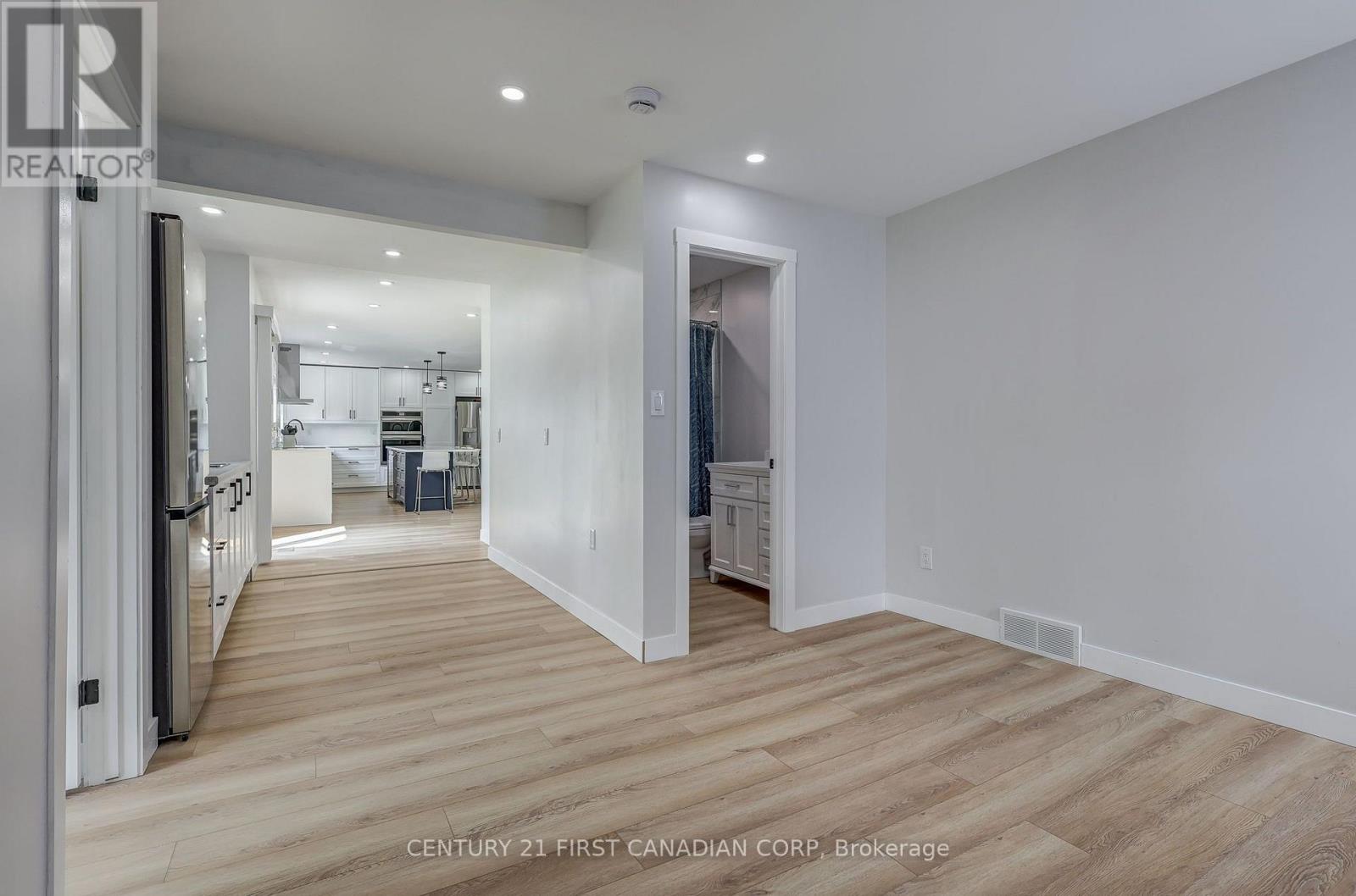 123 HILLSMOUNT CRESCENT - Image 24