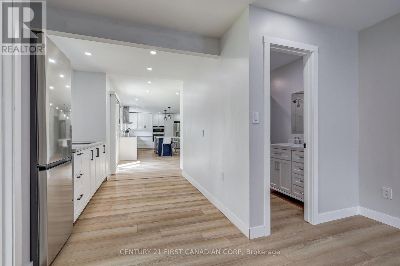 123 HILLSMOUNT CRESCENT - Image 25
