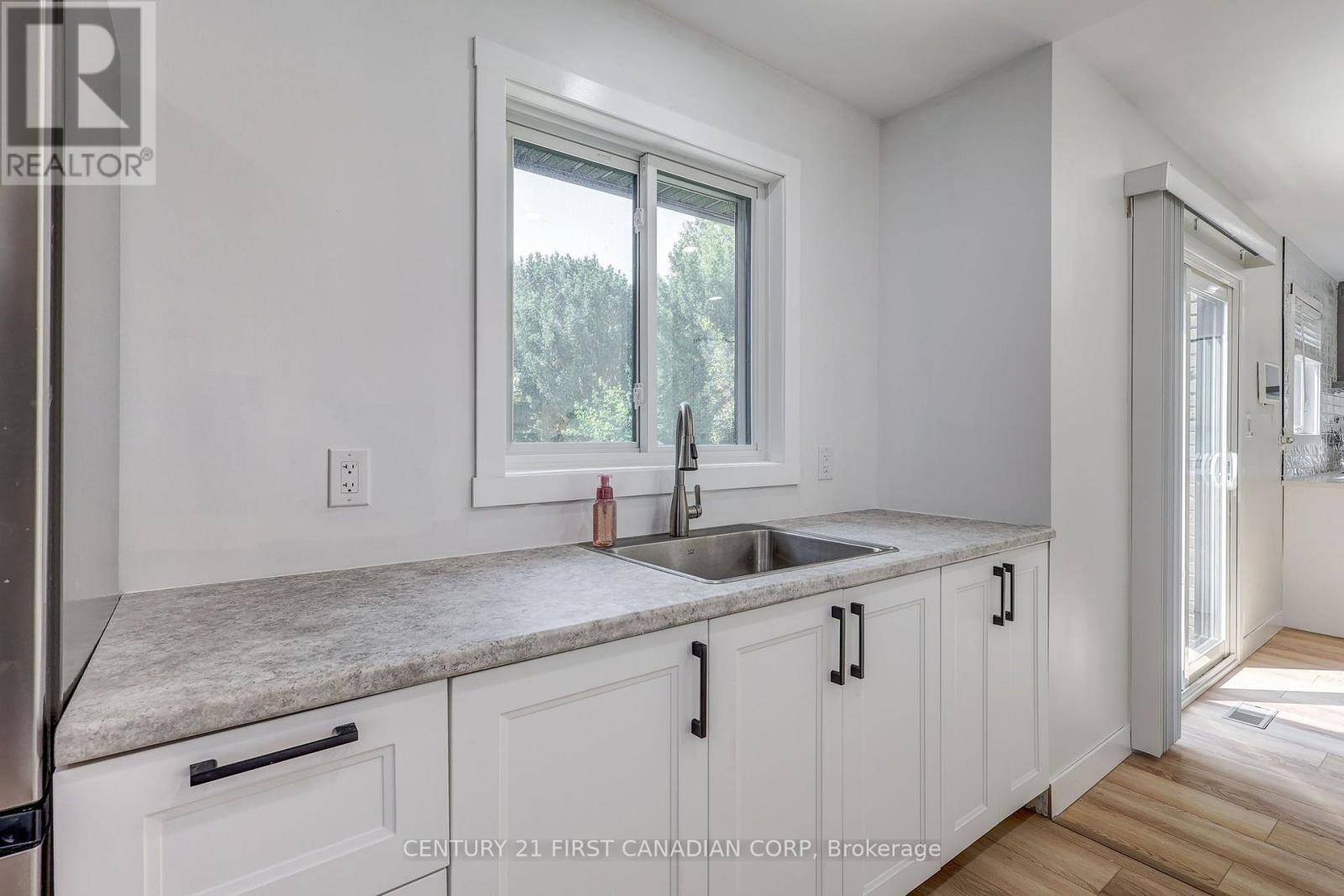 123 HILLSMOUNT CRESCENT - Image 28