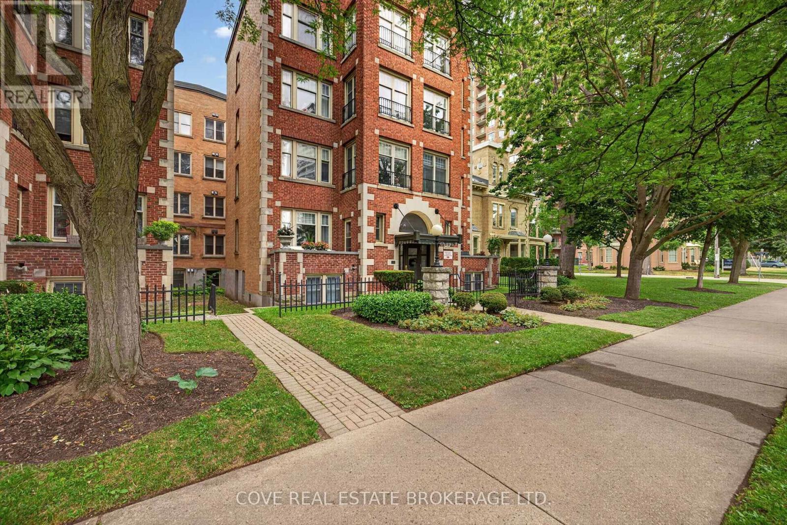 #104 280 QUEENS AVENUE - 1