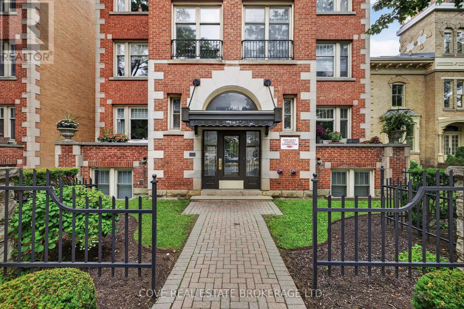 #104 280 QUEENS AVENUE - 2