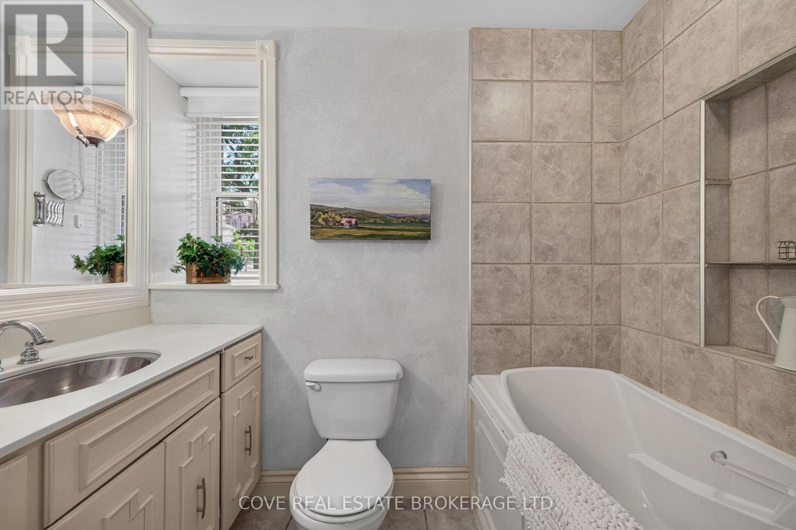 #104 280 QUEENS AVENUE - Image 30
