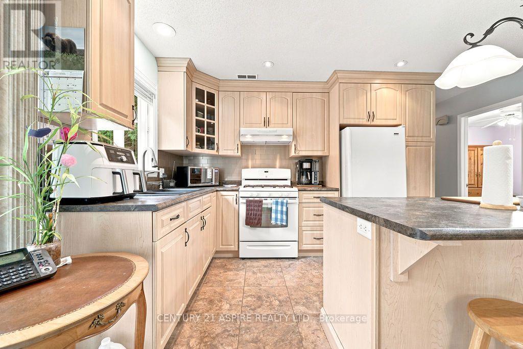 23 CARDINAL CRESCENT - 10