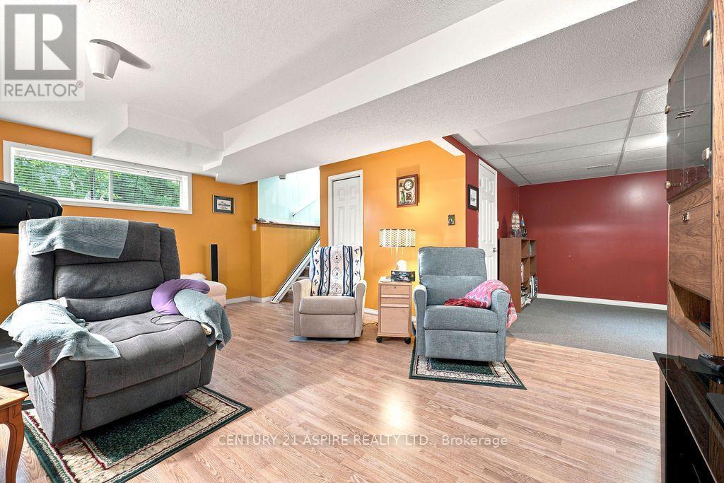 23 CARDINAL CRESCENT - 22