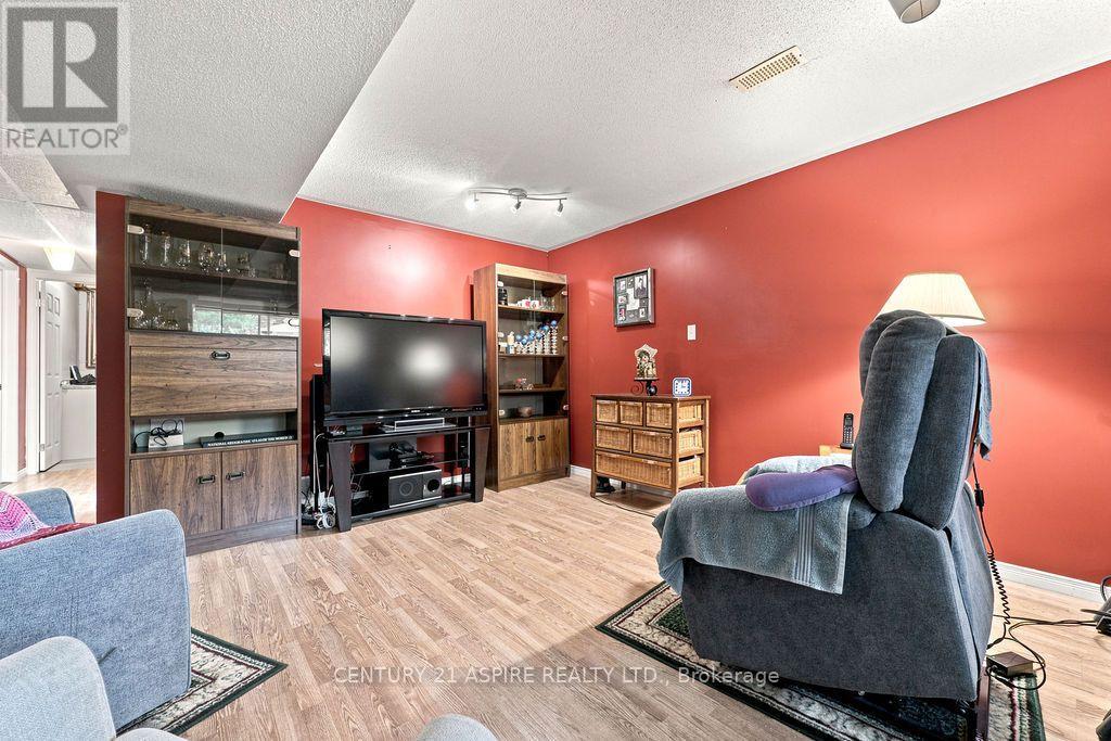 23 CARDINAL CRESCENT - 24