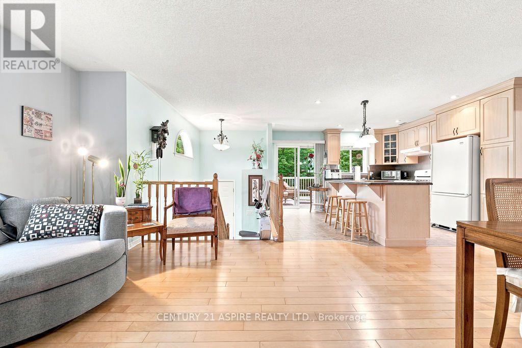 23 CARDINAL CRESCENT - 4