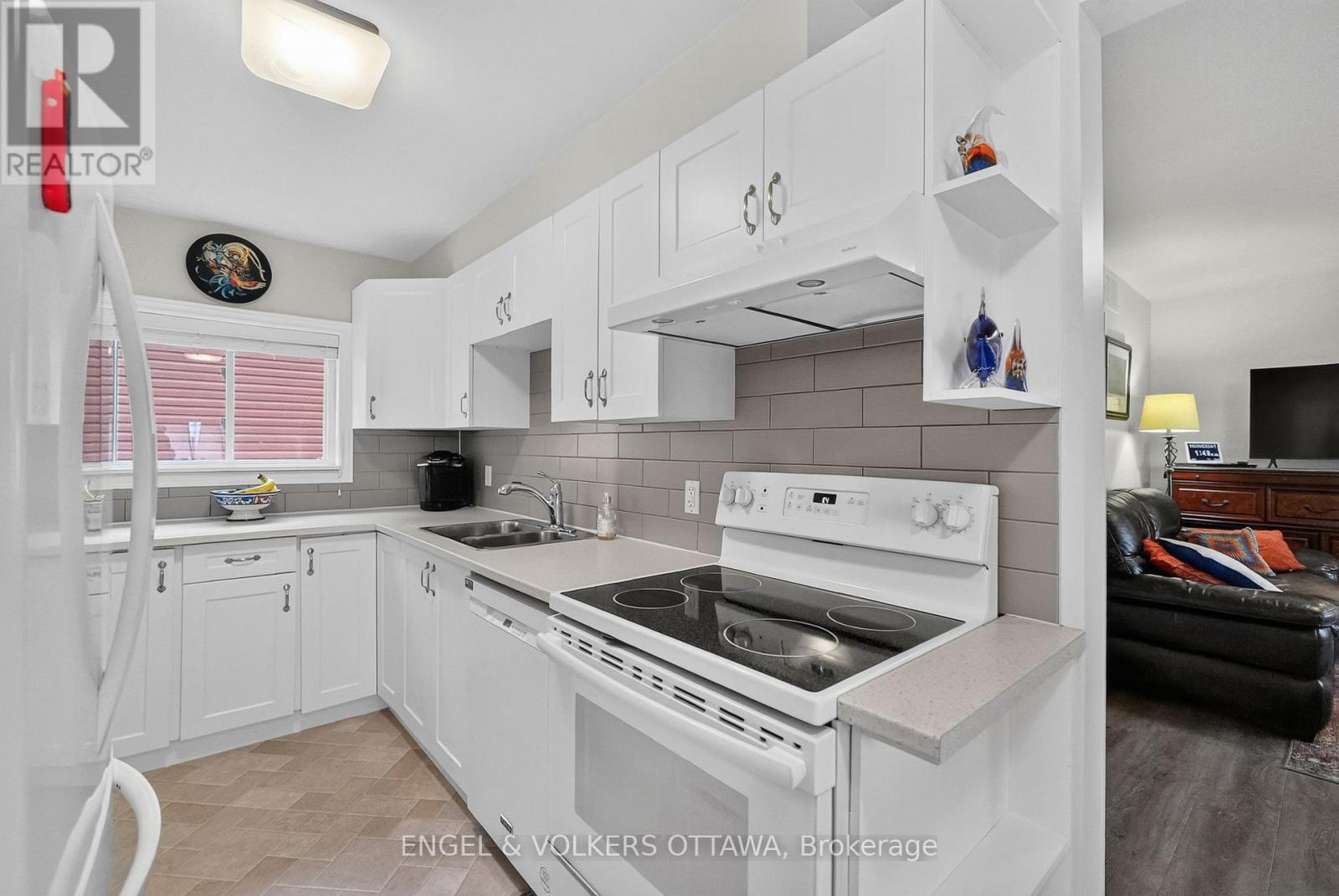 131 BAY STREET - 10