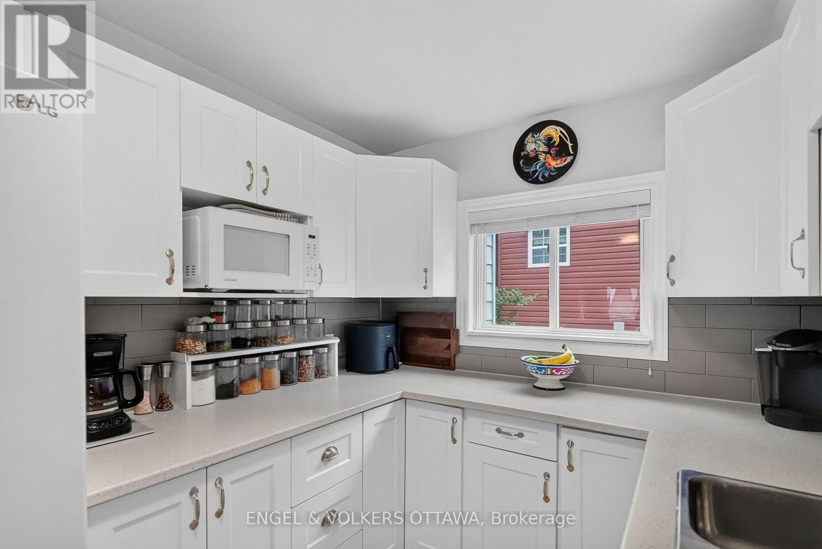 131 BAY STREET - 11