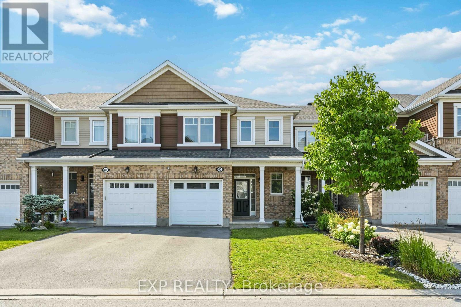 82 BUFFALOGRASS CRESCENT - 1