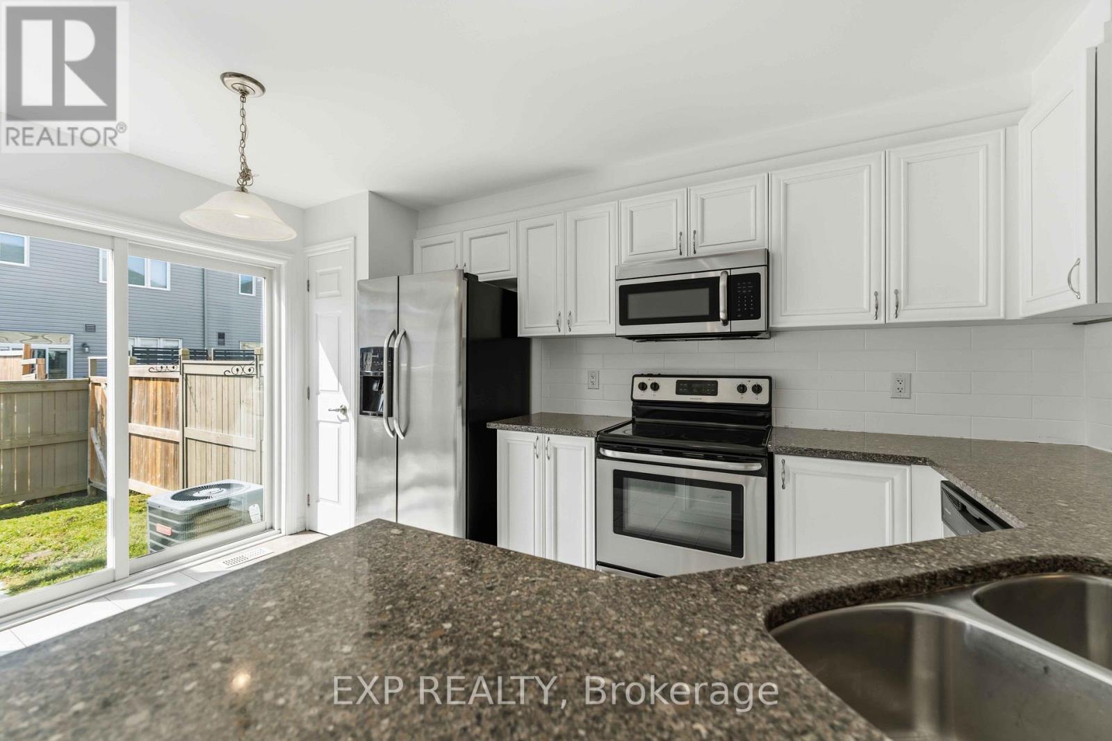 82 BUFFALOGRASS CRESCENT - 11