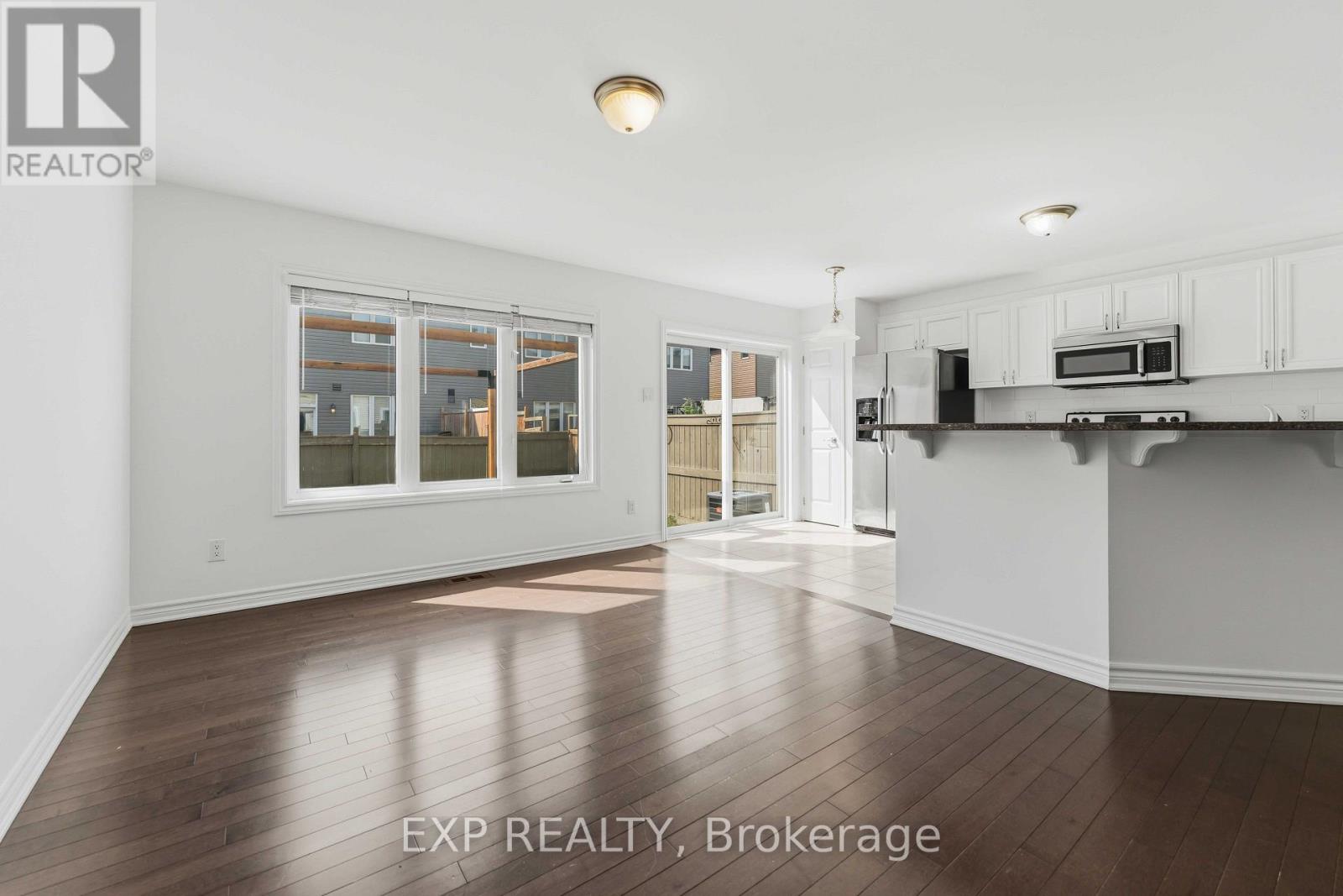 82 BUFFALOGRASS CRESCENT - 12