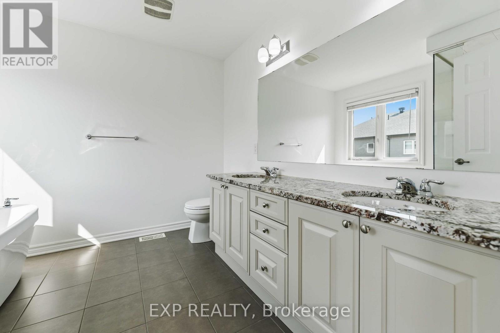 82 BUFFALOGRASS CRESCENT - 23