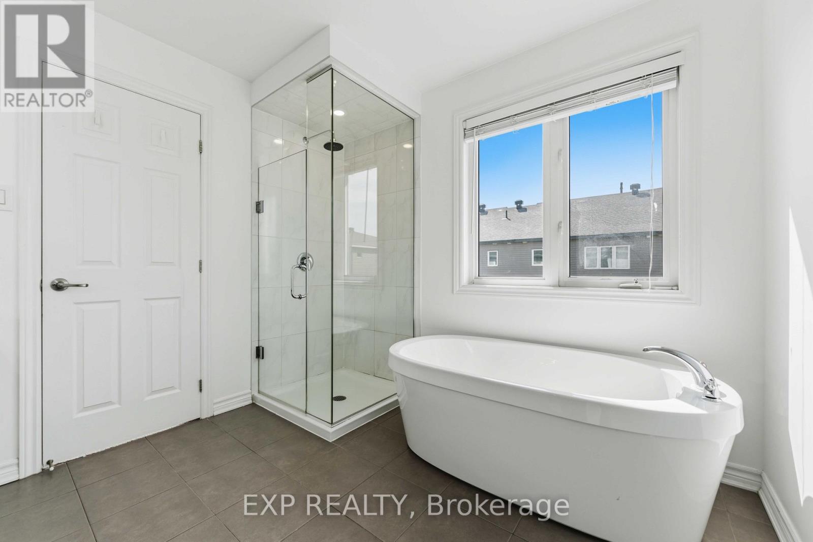 82 BUFFALOGRASS CRESCENT - 24