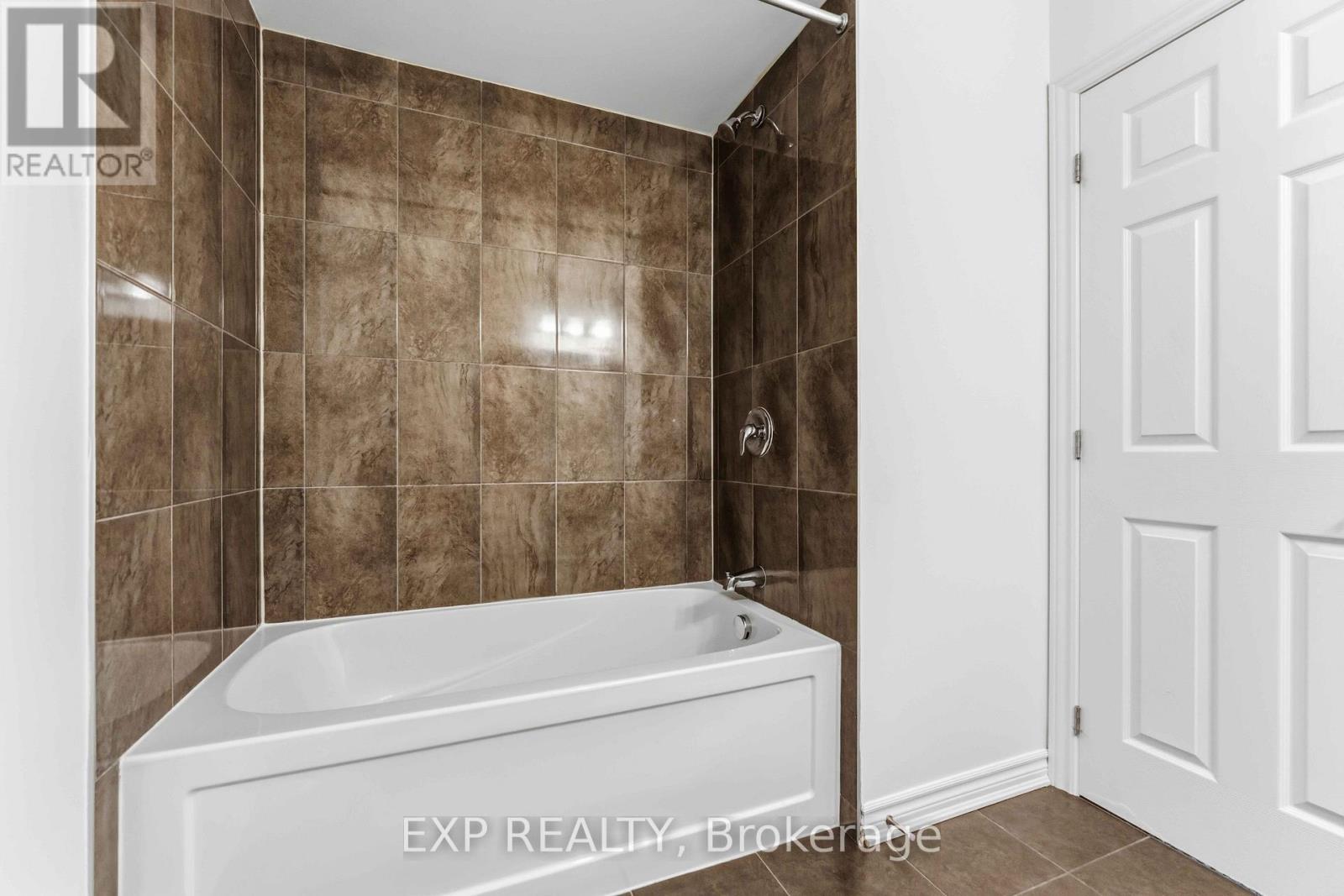 82 BUFFALOGRASS CRESCENT - 30