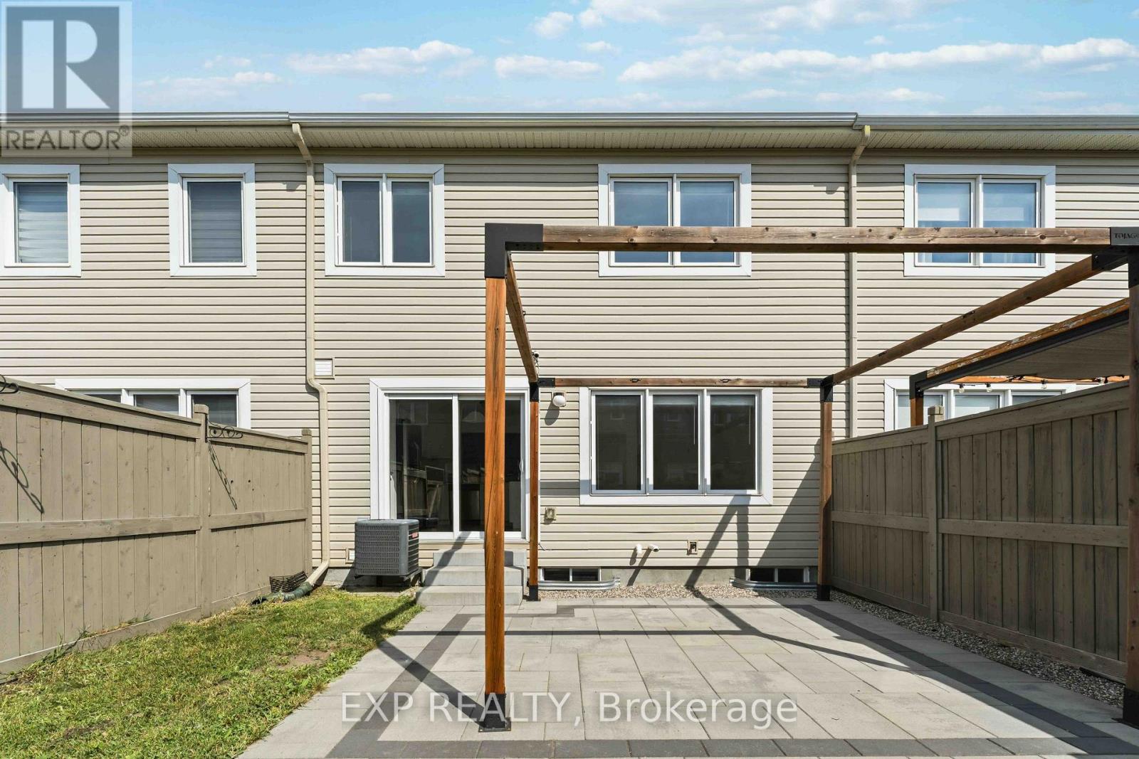82 BUFFALOGRASS CRESCENT - 32