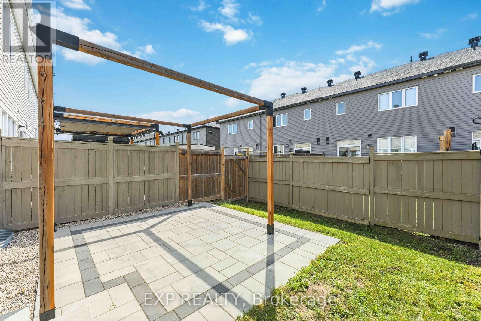 82 BUFFALOGRASS CRESCENT - 33