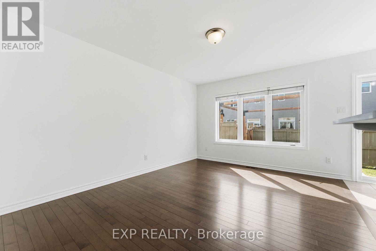 82 BUFFALOGRASS CRESCENT - 8