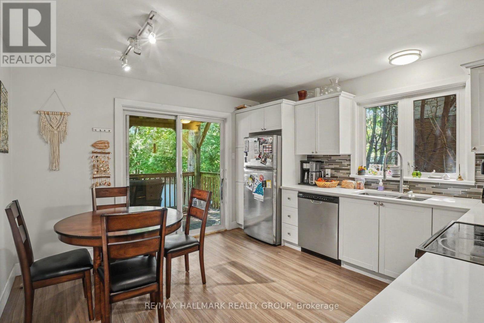 657 GOLDEN AVENUE - 10