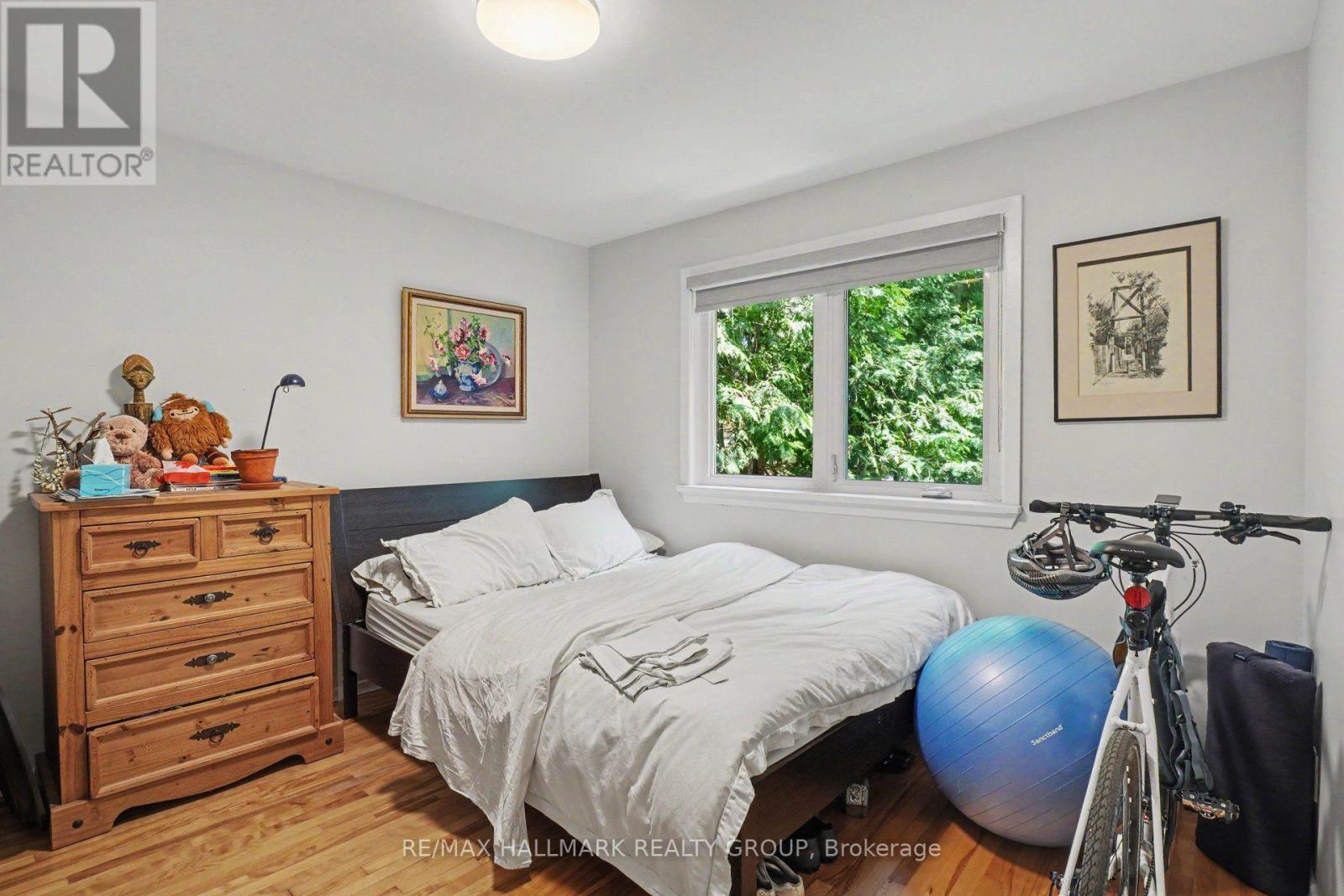 657 GOLDEN AVENUE - 13