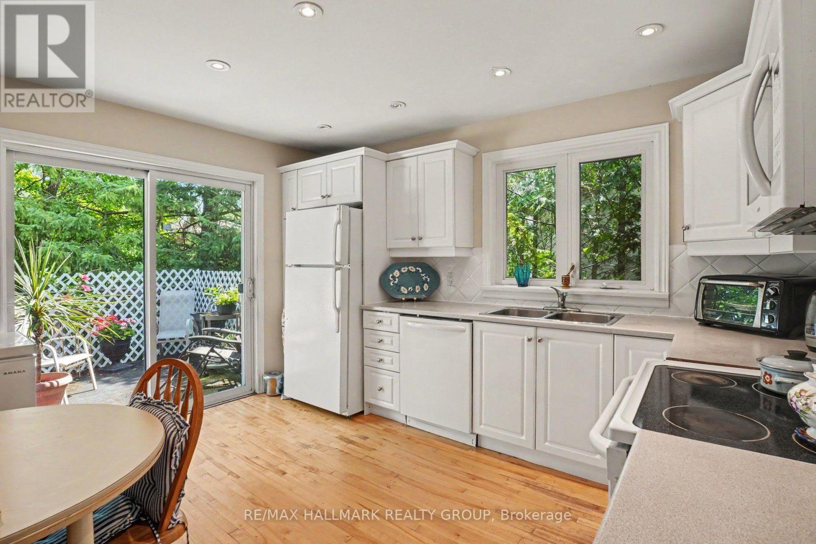 657 GOLDEN AVENUE - 24
