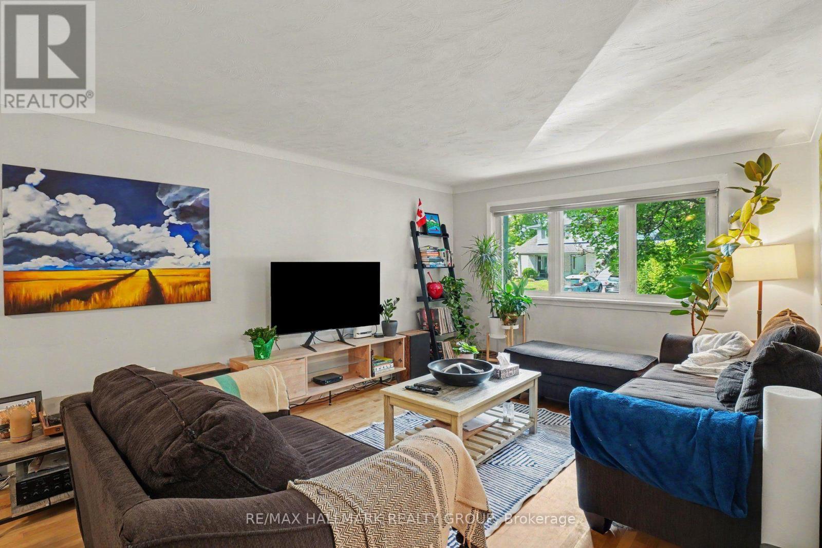 657 GOLDEN AVENUE - 4