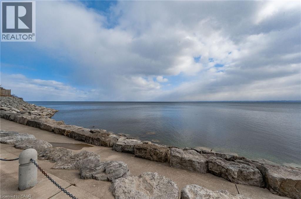 #202 2060 LAKESHORE Road - 38