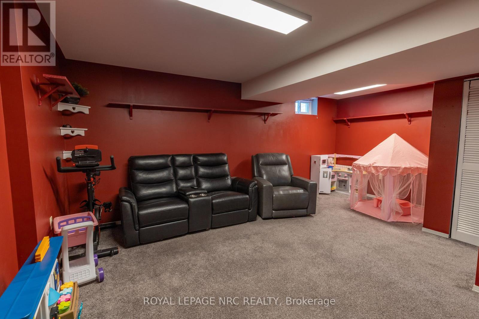 215 WINDSOR STREET - 23