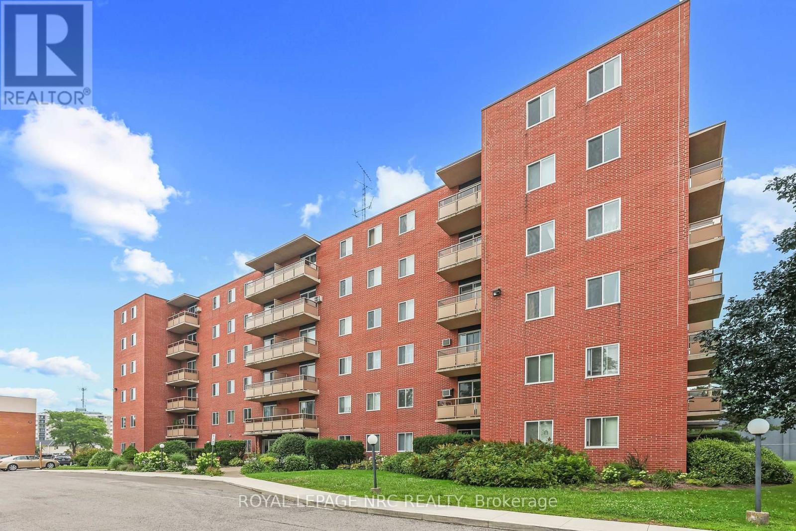 #208 264 GRANTHAM AVENUE N - 1