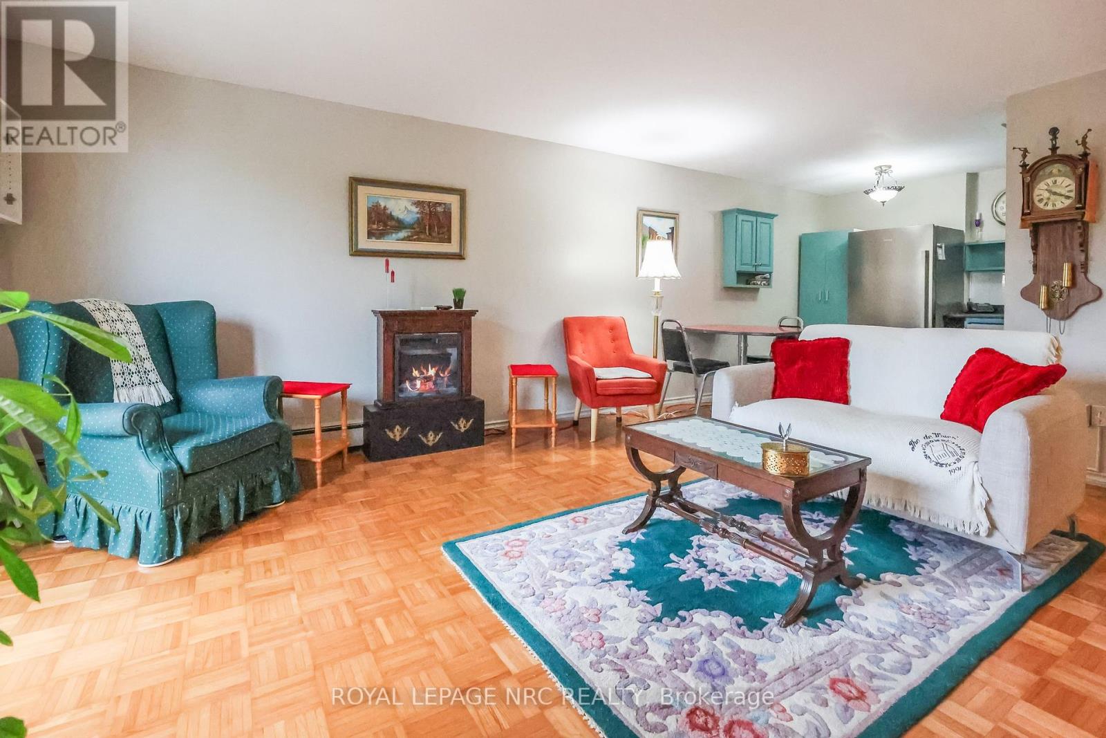 #208 264 GRANTHAM AVENUE N - 10
