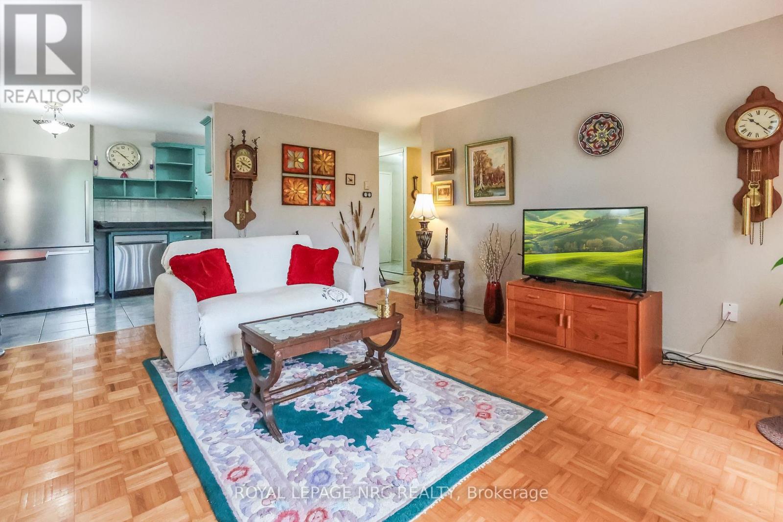 #208 264 GRANTHAM AVENUE N - 11