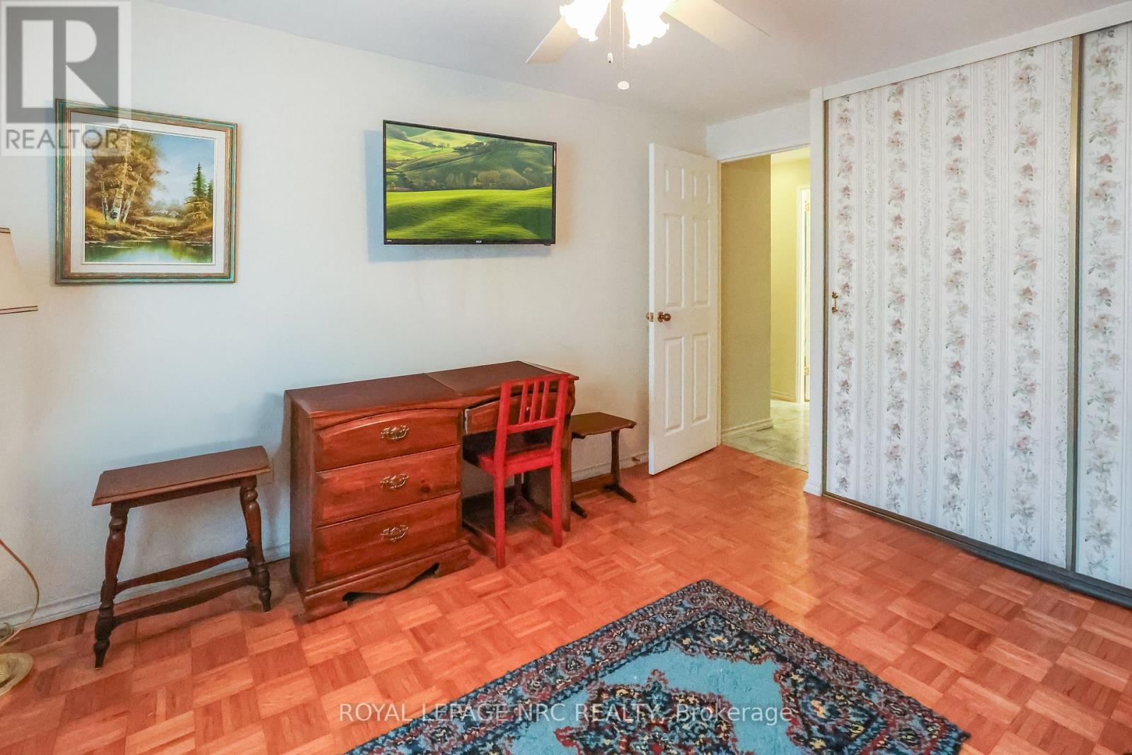 #208 264 GRANTHAM AVENUE N - 16
