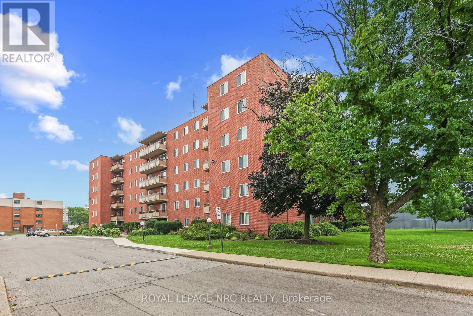#208 264 GRANTHAM AVENUE N - 24